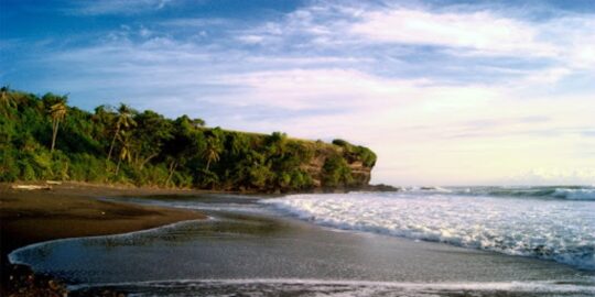 Pantai Soka Tabanan, Destinasi Rekreasi Laut Eksotis Yang Sarat Mitos
