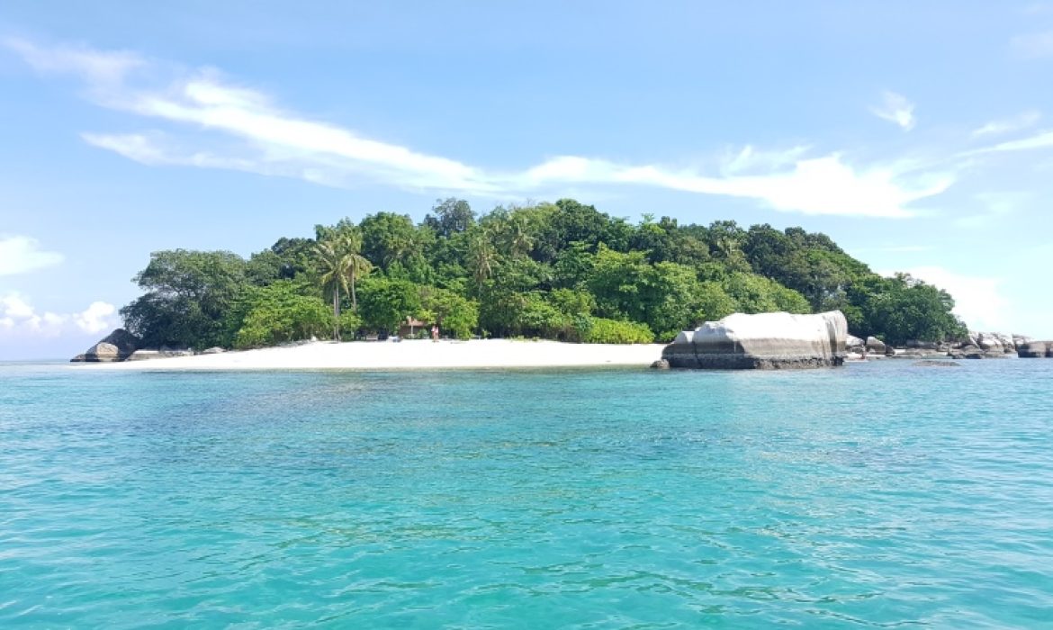 Pantai Tanjung Kelayang Belitung – Daya Tarik, Aktivitas, Lokasi & Harga Tiket