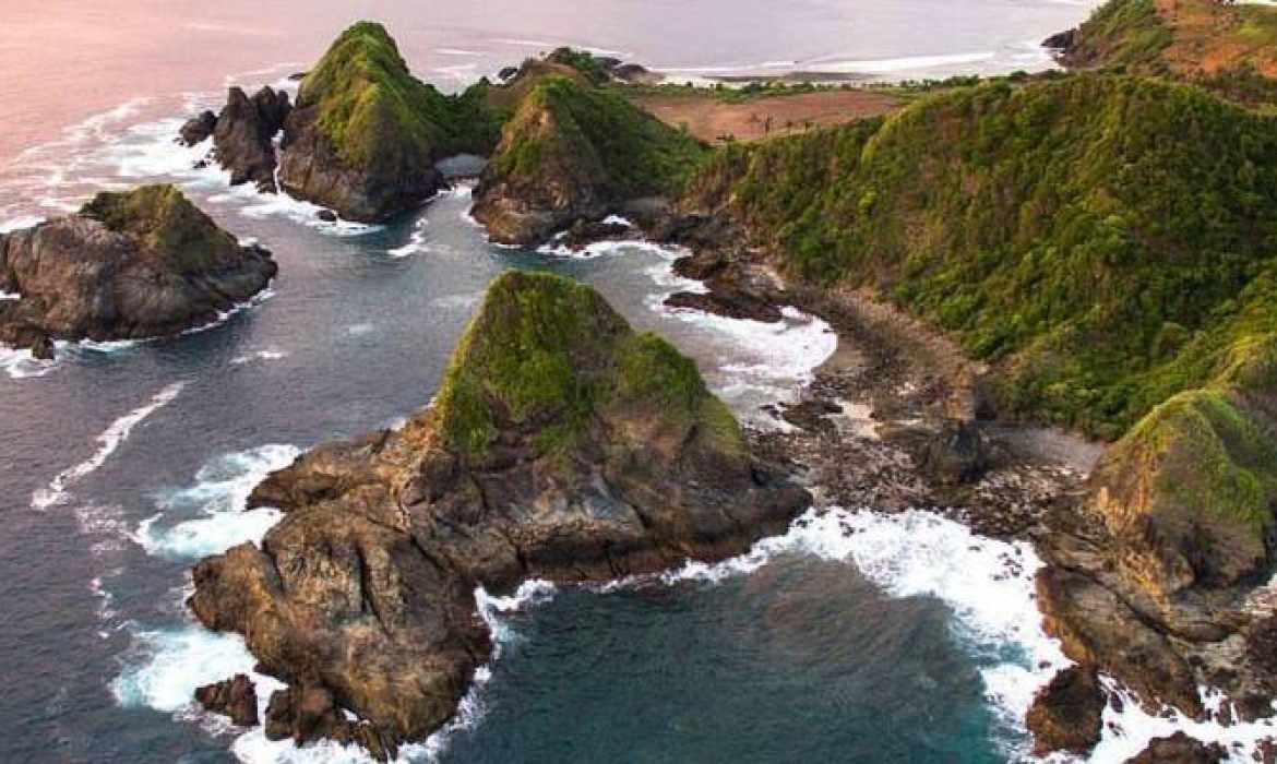 Pantai Telawas, Pantai Berbatu Karang Yang Eksotis Di Lombok Tengah