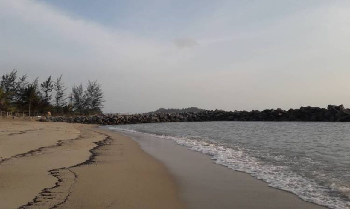 Pantai Tongaci Bangka, Spot Favorit Menikmati Keindahan Laut Sembari Kulineran