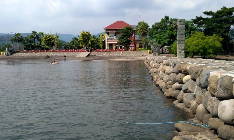 Pantai Utama Raya, Pantai Indah & Spot Snorkeling Favorit Di Situbondo ...