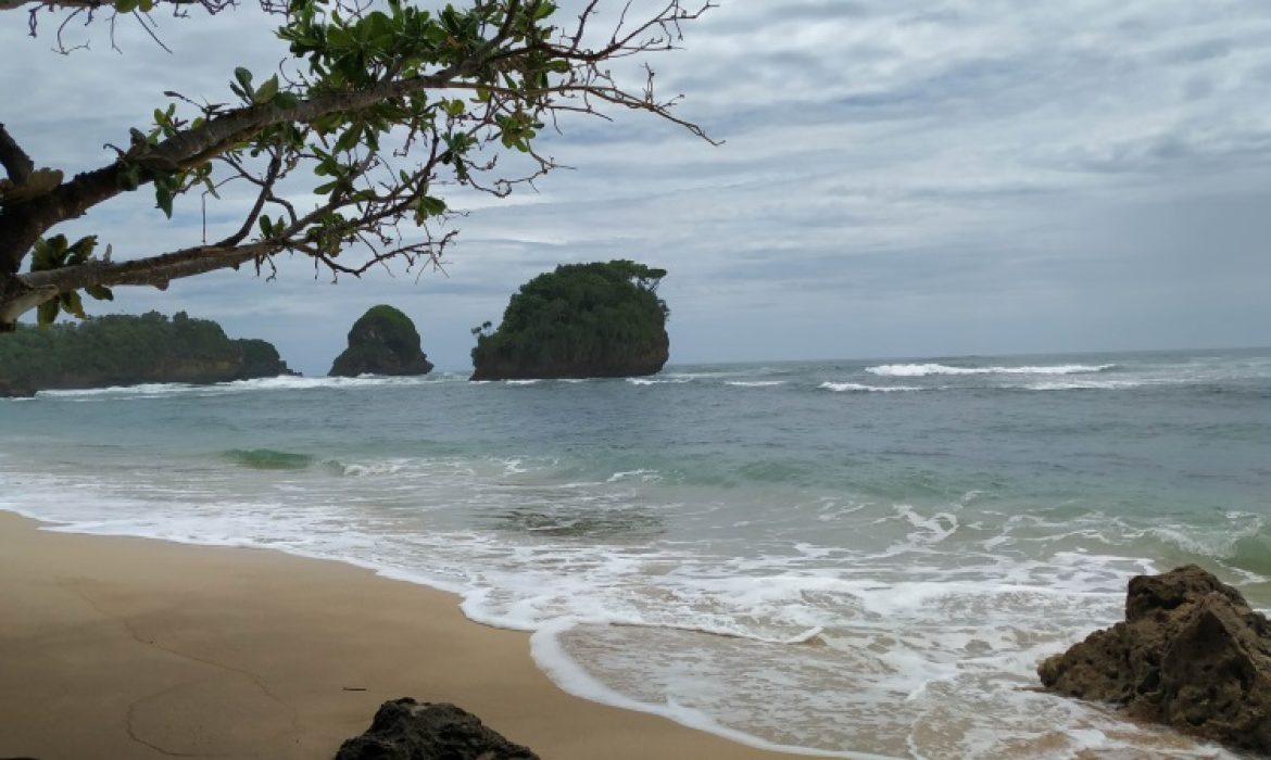 Pantai Batu Leter Malang – Pesona, Aktivitas Liburan, Lokasi & Harga Tiket