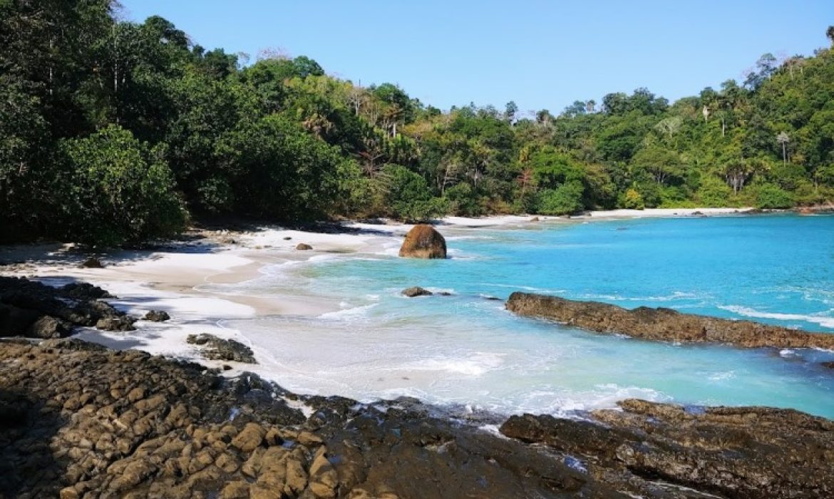 Pantai Wedi Ireng Banyuwangi, Daya Tarik Pantai Pasir Putih Eksotis Nan Bersih