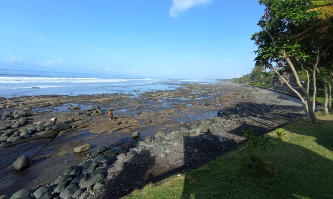 Pantai Yeh Leh, Menikmati Pesona Pantai Dengan Bebatuan Yang Ikonik Di Bali