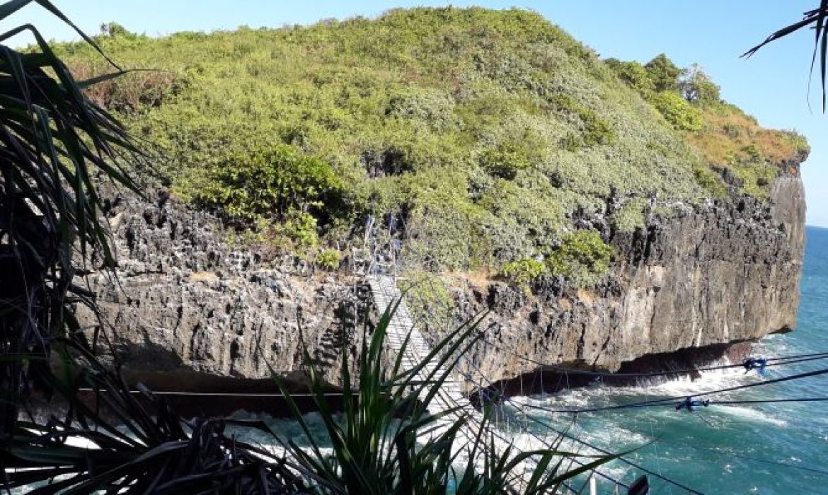 Pulau Kalong, Pulau Eksotis Dengan Pemandangan Alam Menawan  Di Gunung Kidul