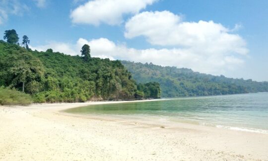 10 Pulau Manis Di Jawa Timur Yang Wajib Dikunjungi