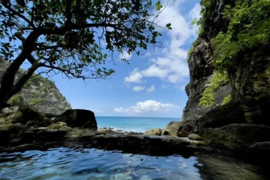 Tembeling Beach, Pantai Unik Dengan Sumber Mata Air Alami Di Klungkung Bali