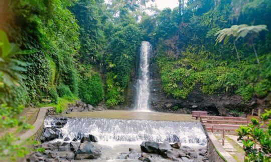 Curug Bangkong, Menikmati Keindahan Alam Sembari Kulineran Di Kuningan