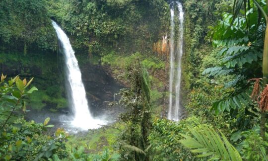 Curug Ciparay, Daya Tarik Riam Cantik & Telaga Biru Eksotis Di Tasikmalaya
