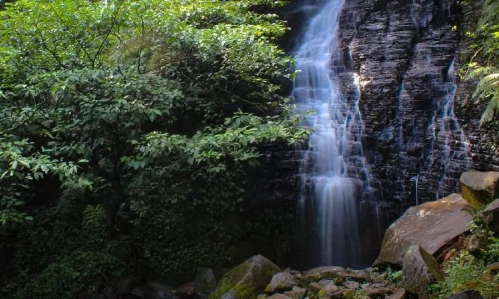 Indahnya Curug Cipurut, Pesona Jeram Anggun Nan Eksotis Di Purwakarta