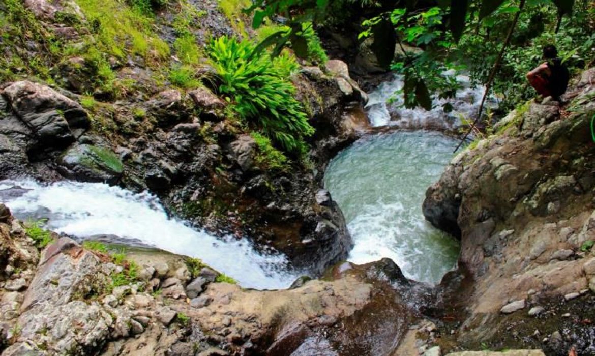 Curug Siluwok, Menikmati Pemandangan Riam Yang Menawan Di Kulon Progo