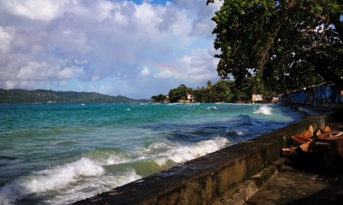 Pantai Natsepa, Pantai Indah Dengan View Alam Yang Menawan  Di Maluku