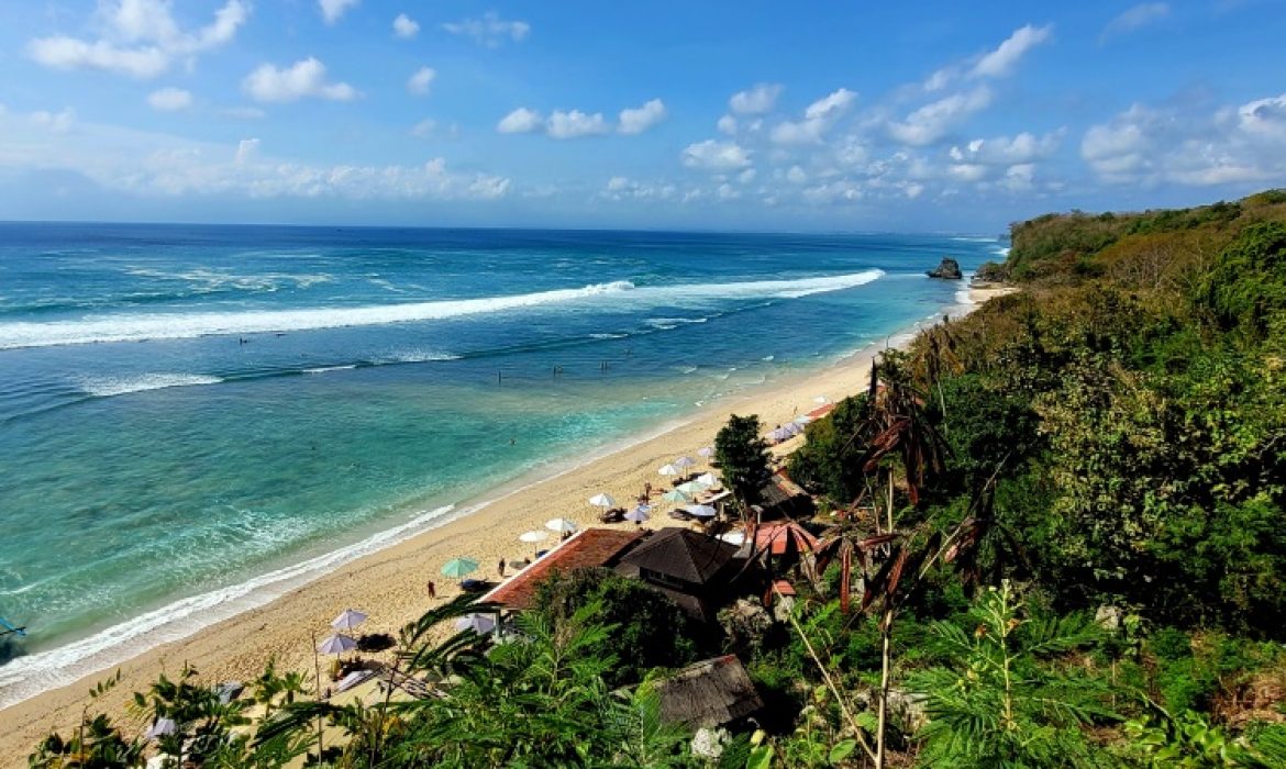 Pantai Thomas Uluwatu, Pesona Pantai Pasir Putih & Tebing Eksotis Di Bali