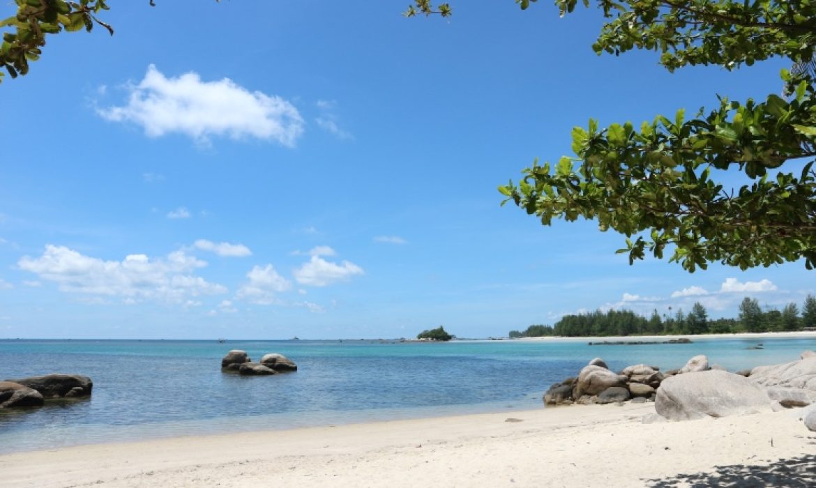 Pantai Trikora Bintan, Daya Tarik Pantai Pasir Putih Eksotis Nan Indah