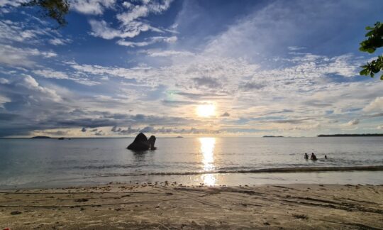15 Pantai Terindah Di Bangka Yang Wajib Anda Datangi