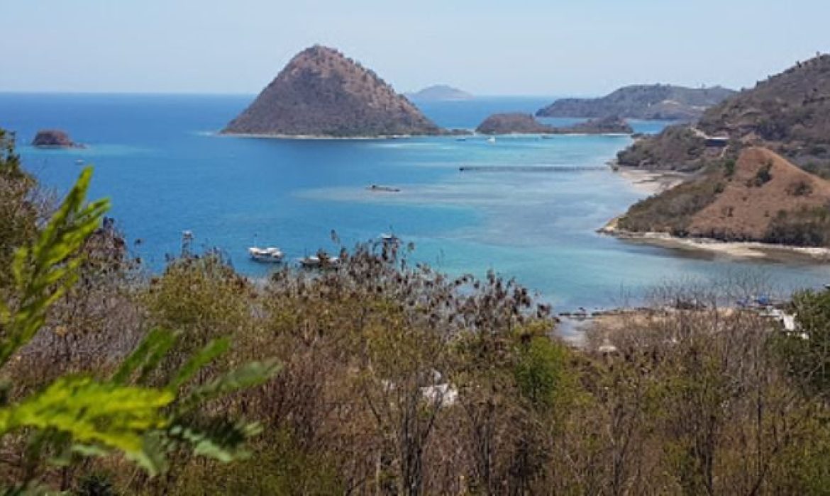 10 Rekreasi Pantai Di Labuan Bajo Yang Paling Hits