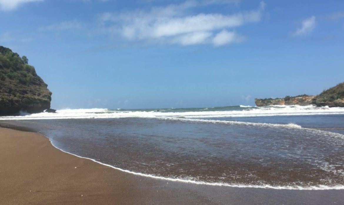 Pantai Baron, Pantai Unik Dengan Pasir Coklat Kehitaman Di Gunung Kidul