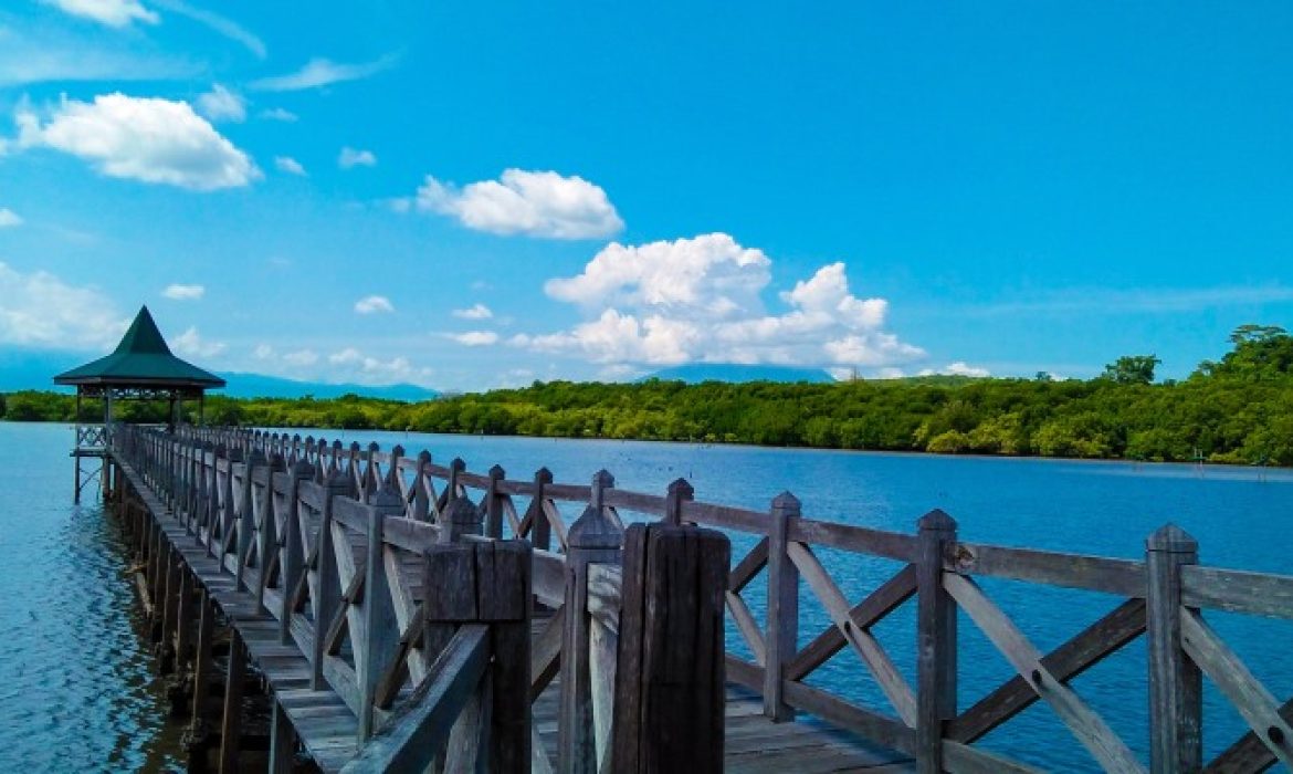 Pantai Bentar, Surga Maritim Tersembunyi Nan Menarik Di Probolinggo