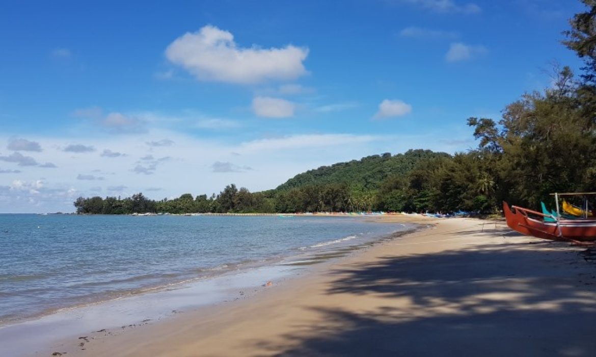 Pantai Burung Mandi, Objek Rekreasi Pantai Favorit Di Belitung Timur