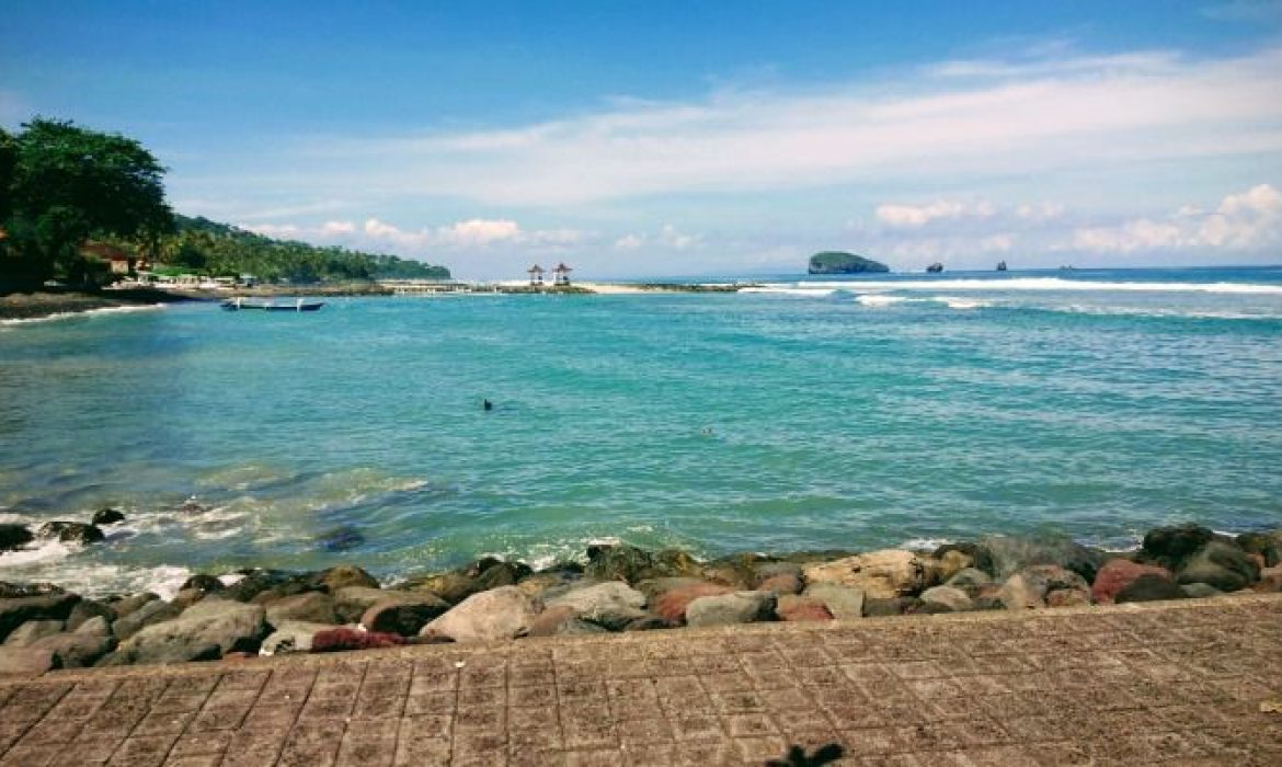 Pantai Candidasa, Spot Terbaik Menikmati Sunset Yang Romantis Di Karangasem