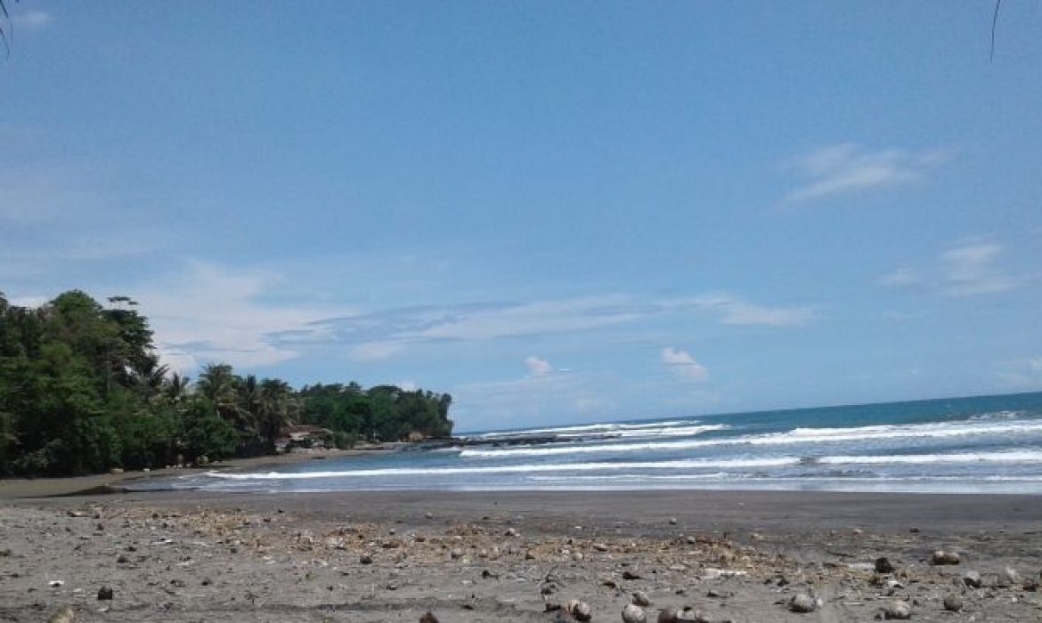 Pantai Cidora, Spot Favorit Menikmati Pemandangan Sunset Di Garut