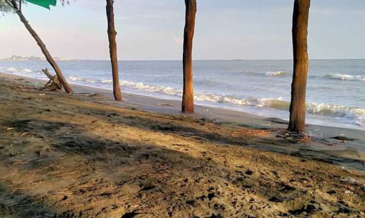 Pantai Ngebum, Pantai Indah Dengan Panorama Alam Memukau Di Kendal