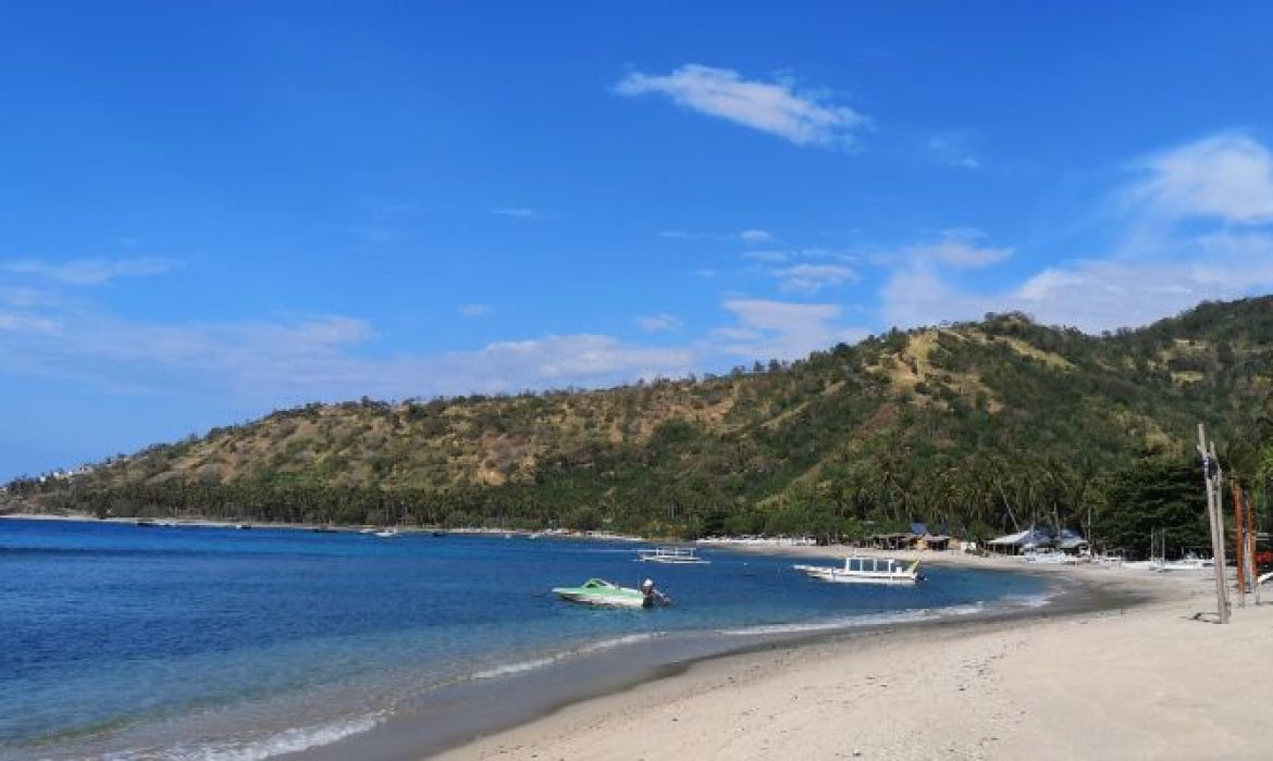 Pantai Pandan Malaka, Daya Tarik Pantai Indah & Bukit Eksotis Di Lombok