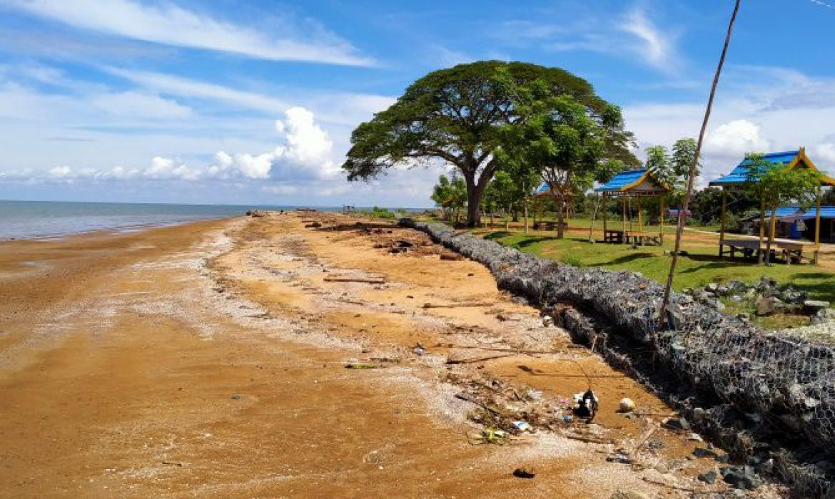 Pantai Tabanio, Pantai Eksotis Dengan View Sunset Menawan  Di Tanah Maritim