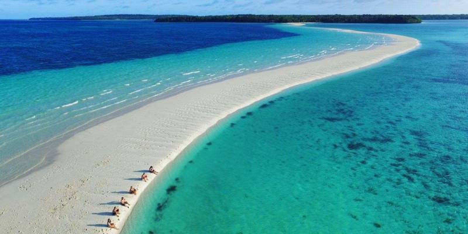 10 Pantai Terindah Di Papua Yang Wajib Dikunjungi