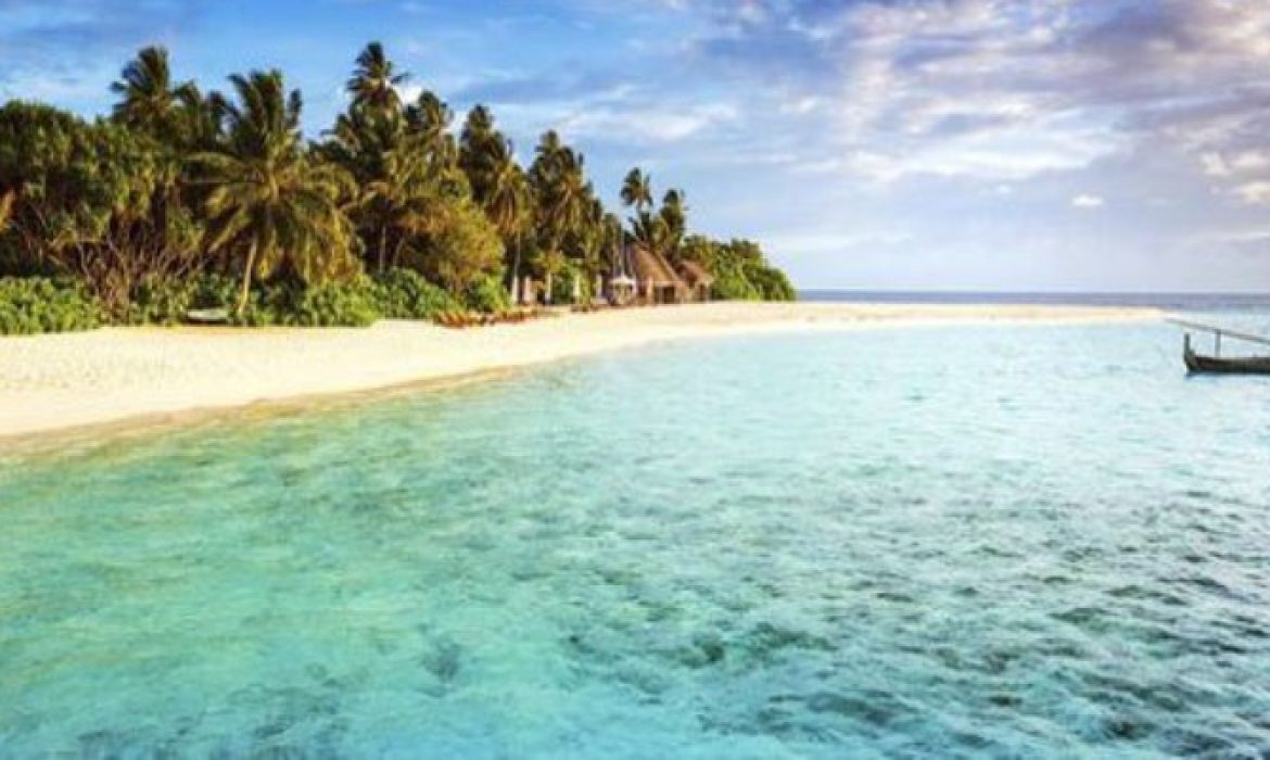 10 Pantai Terindah Di Maluku Yang Wajib Dikunjungi